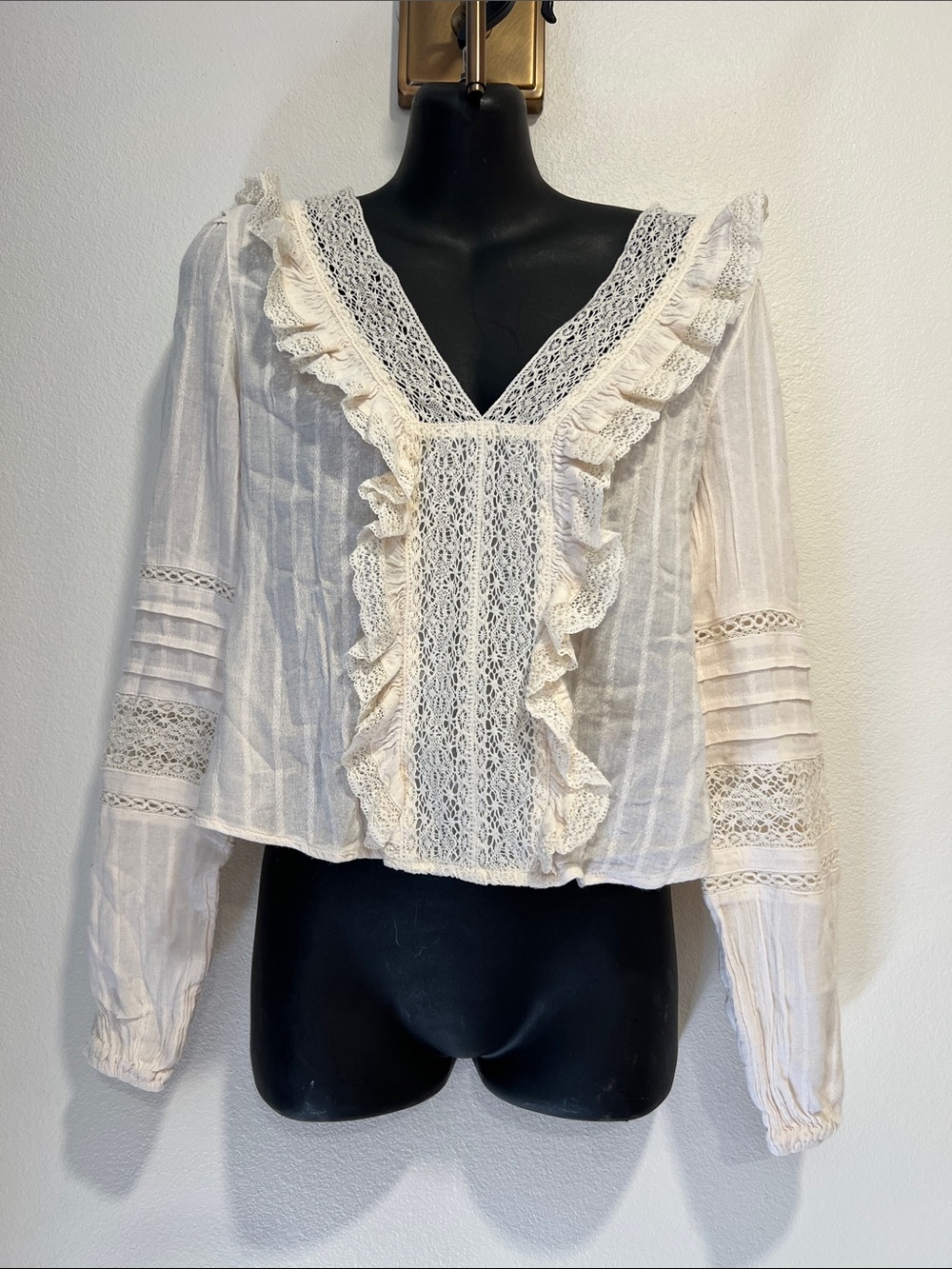 American Eagle Outfitters Cream Lace Blouse